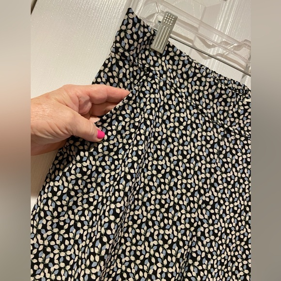 NWT~Beautiful On Trend Crepe Textured Palazzo Pants - Picture 5 of 11